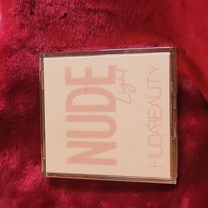 Huda Beauty Nude Light Eyeshadow Palette